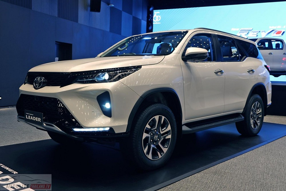 Toyota Fortuner Leader 2023 tu 888 trieu dong tai Thai Lan, sap ve VN