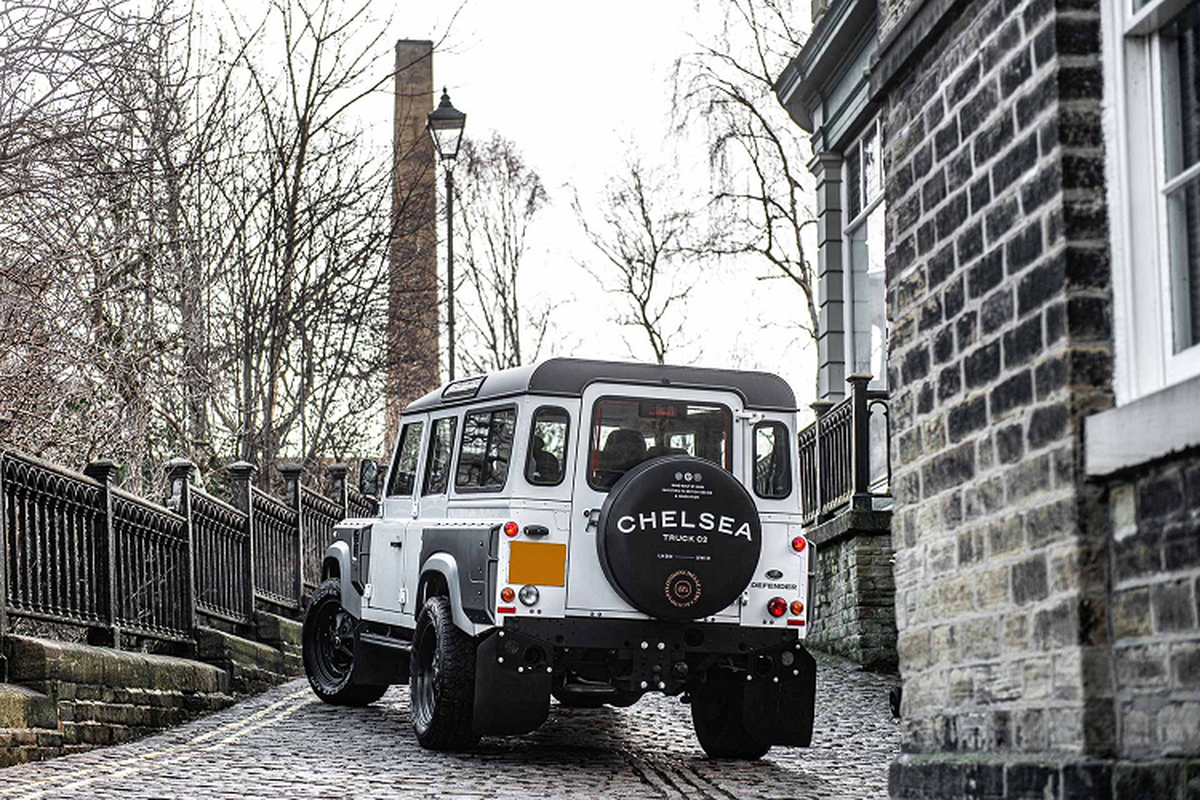 "Soi" Land Rover Defender 110 độ Wide-Track hầm hố hơn 76.000 USD - Hình 3