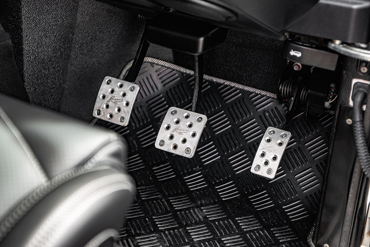 "Soi" Land Rover Defender 110 độ Wide-Track hầm hố hơn 76.000 USD - Hình 6