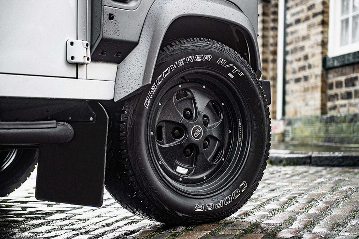 "Soi" Land Rover Defender 110 độ Wide-Track hầm hố hơn 76.000 USD - Hình 9