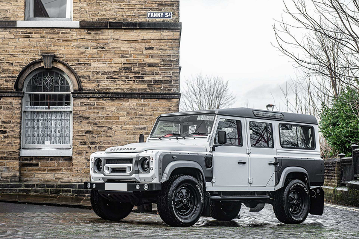 "Soi" Land Rover Defender 110 độ Wide-Track hầm hố hơn 76.000 USD