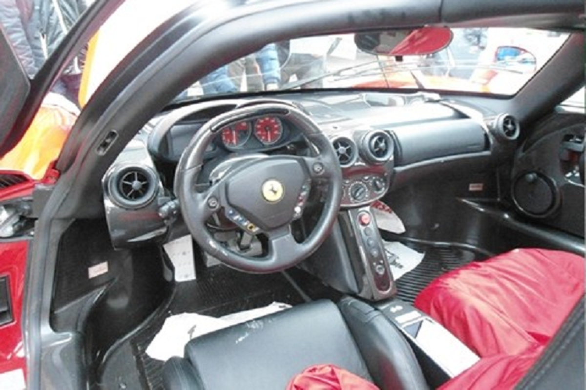 Nhìn lại siêu phẩm Ferrari Enzo trị giá trăm tỷ từng "ghé" Việt Nam - Hình 5 Nhin lai sieu pham Ferrari Enzo tri gia tram ty tung