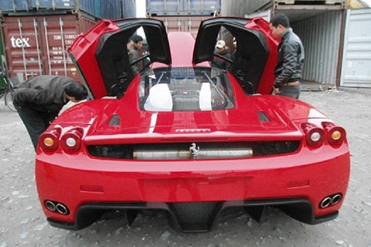 Nhìn lại siêu phẩm Ferrari Enzo trị giá trăm tỷ từng "ghé" Việt Nam - Hình 7 Nhin lai sieu pham Ferrari Enzo tri gia tram ty tung