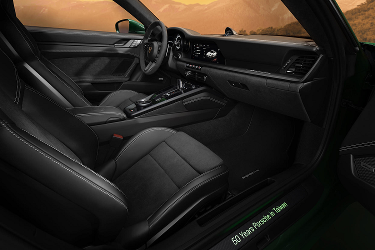 Porsche 911 Carrera GTS bản đặc biệt kỷ niệm 50 năm tại Đài Loan - Hình 6 Porsche 911 Carrera GTS ban dac biet ky niem 50 nam tai Dai Loan-Hinh-6