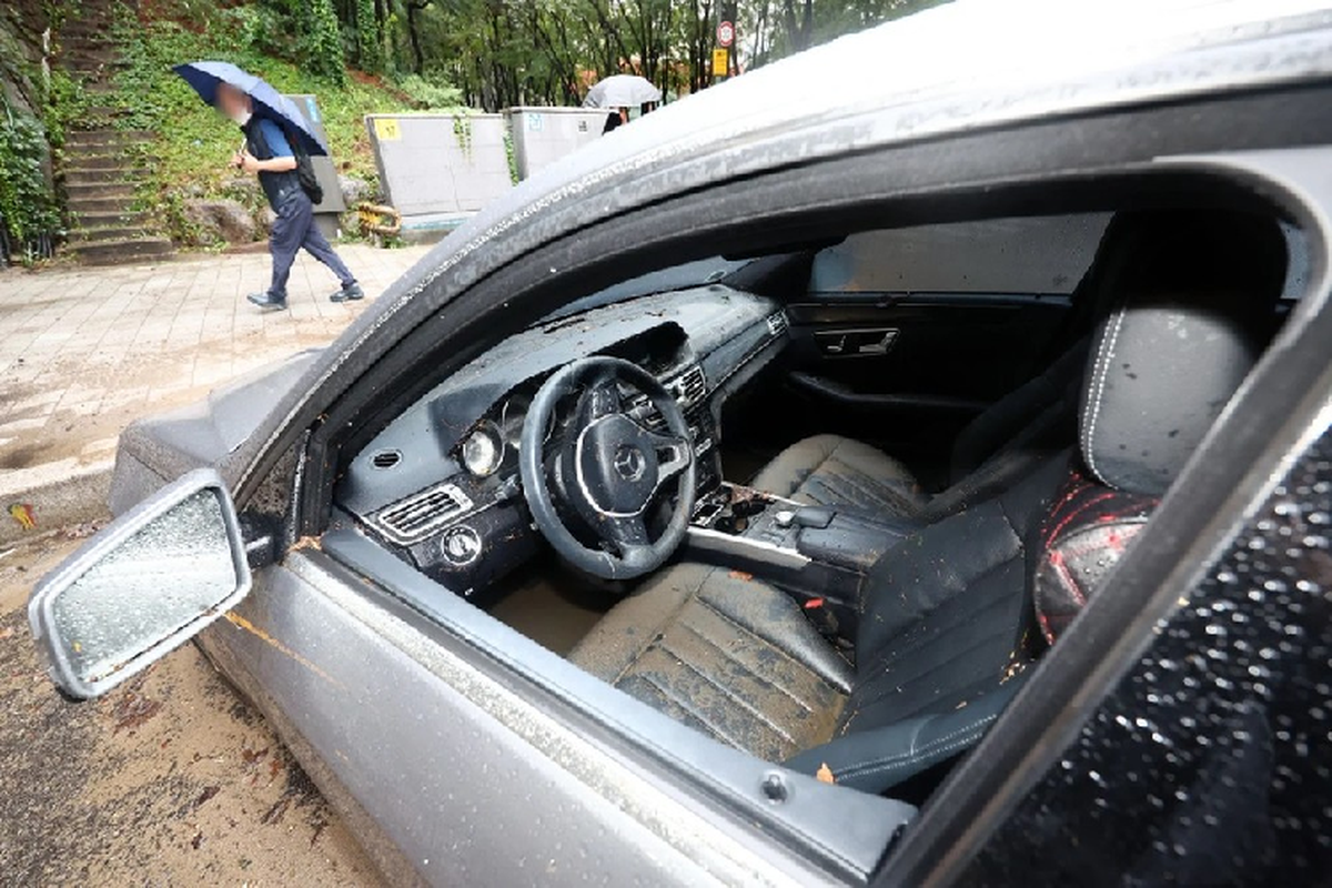 Lamborghini Aventador hơn 11 tỷ ngập nước rao bán chỉ 19 triệu đồng - Hình 9 Lamborghini Aventador hon 11 ty ngap nuoc rao ban chi 19 trieu dong-Hinh-9