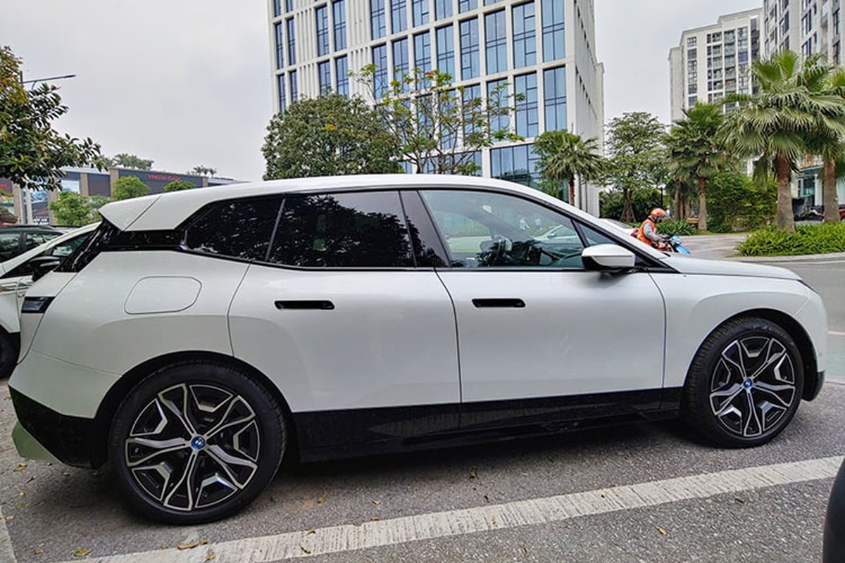 BMW iX 2022 điện đầu tiên về Việt Nam của đại gia Hải Phòng - Hình 4 BMW iX 2022 dien dau tien ve Viet Nam cua dai gia Hai Phong-Hinh-4