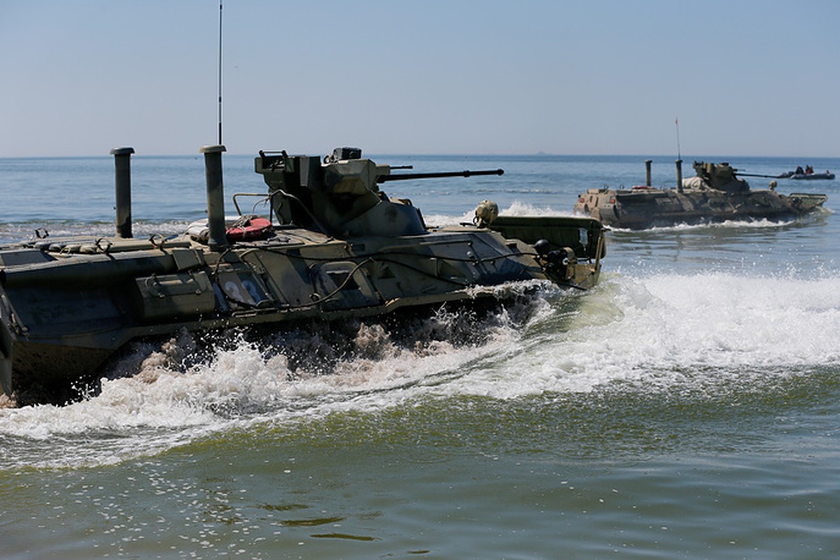 Muc kich linh Nga thi tho bang xe boc thep BTR-82A-Hinh-5