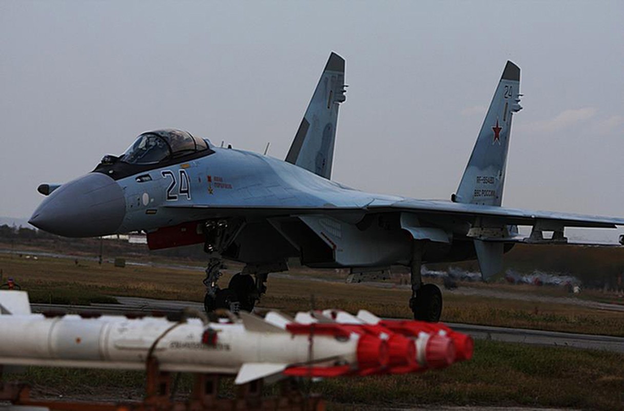 Cang thang tiem kich Su-35 tap tran ngay gan Nhat Ban-Hinh-5