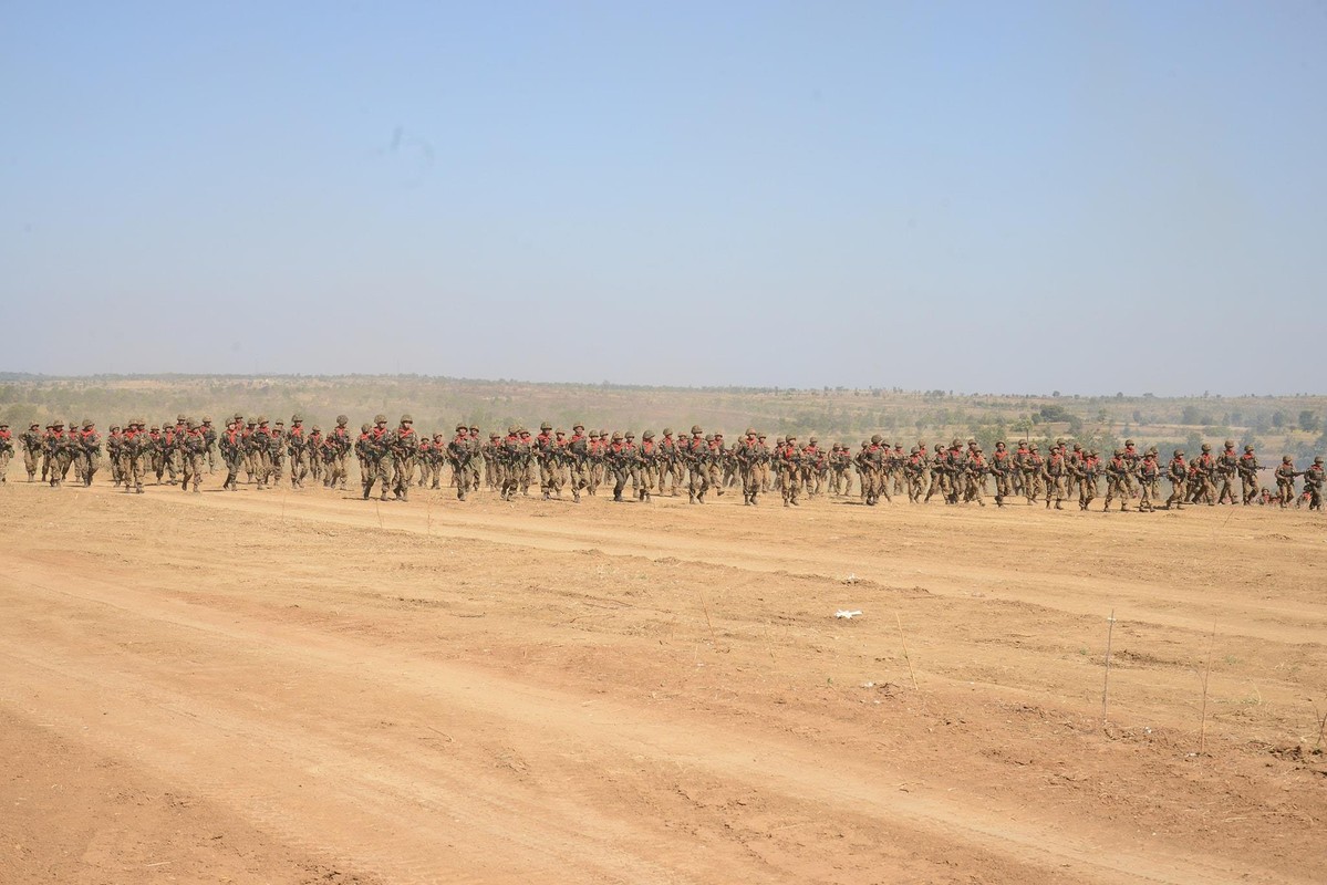 Hoanh trang cuoc tap tran hiep dong quan binh chung Myanmar-Hinh-10