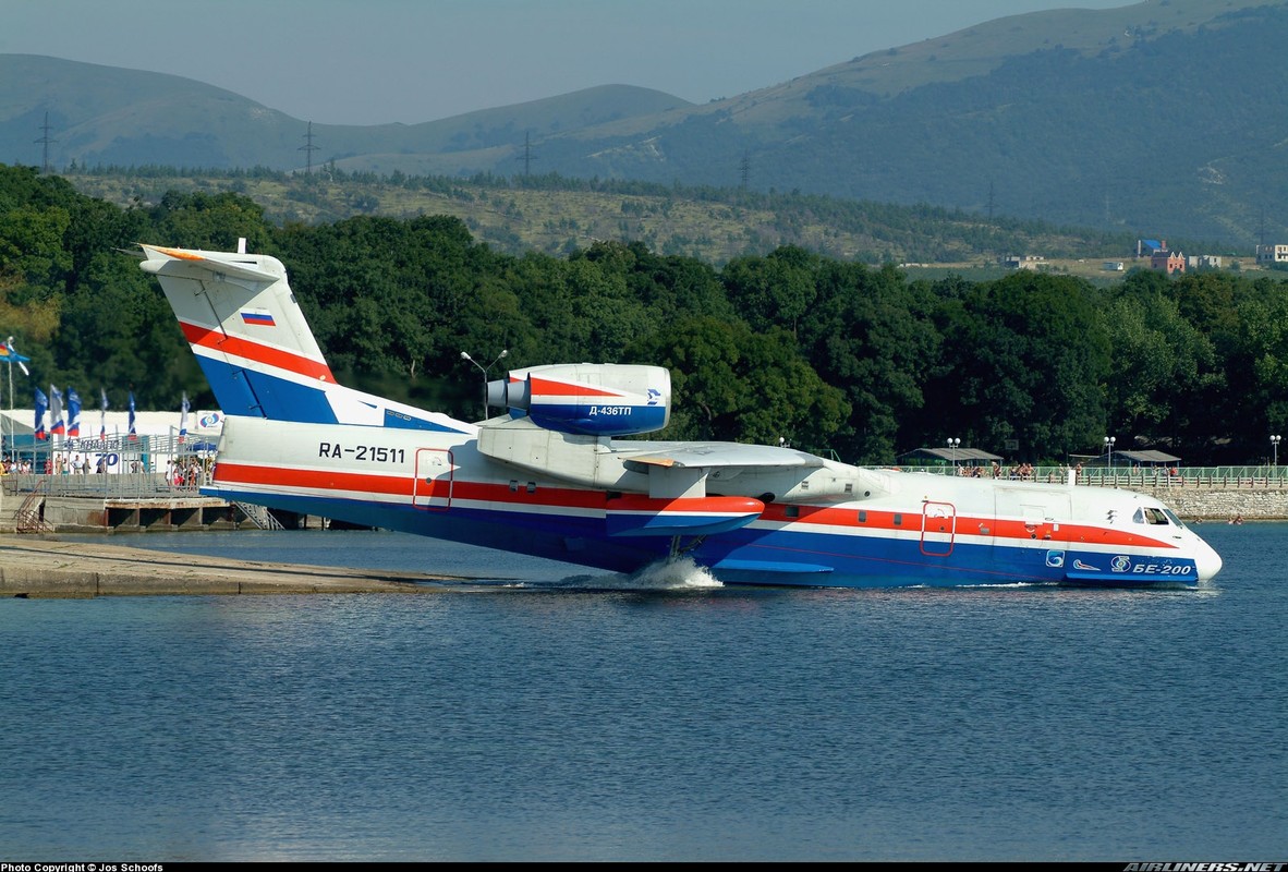 Trung thuy phi co Be-200 o Paris, Nga ban bi mat tuyet dinh-Hinh-4