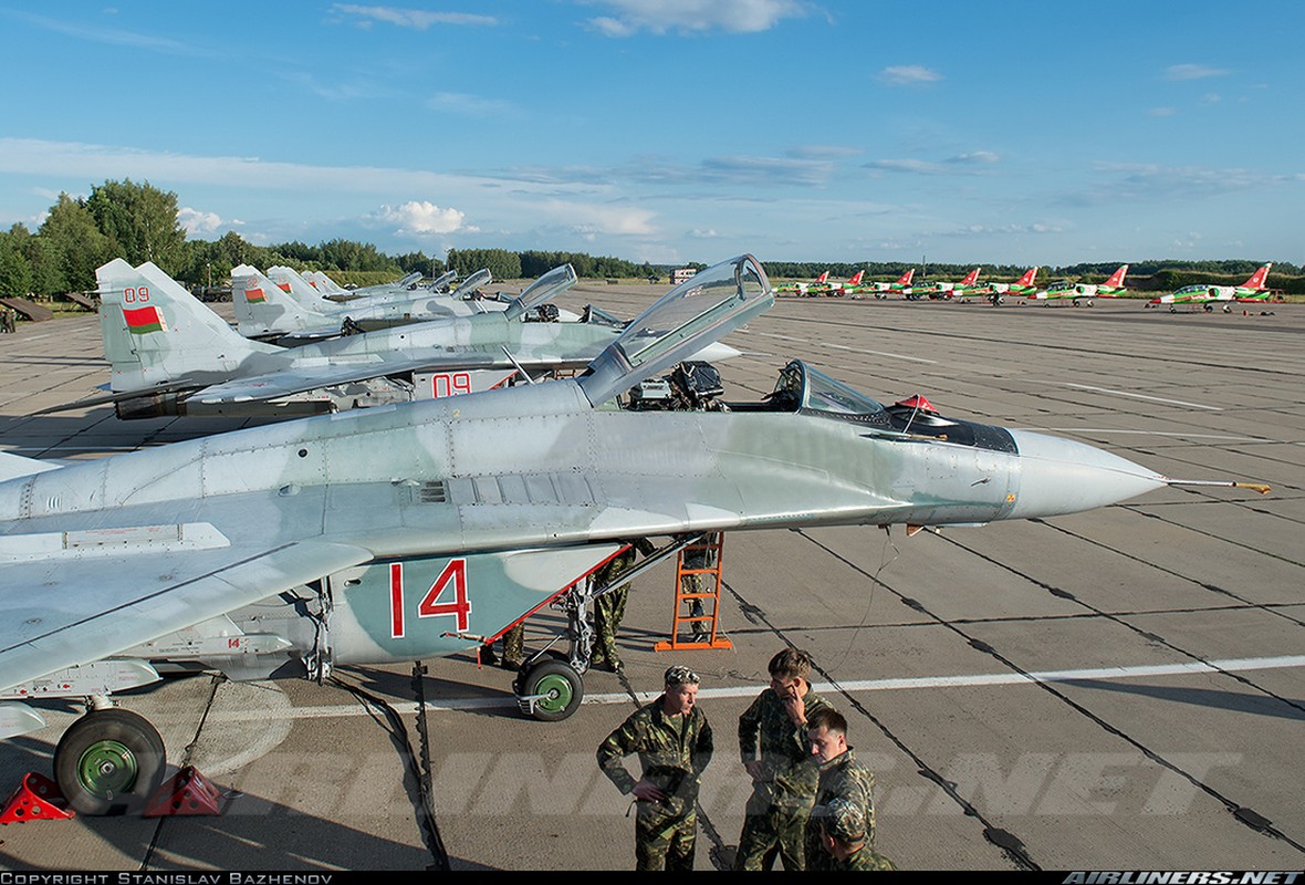 Rat gioi dai tu chien dau co, sao Belarus da cho Su-27 