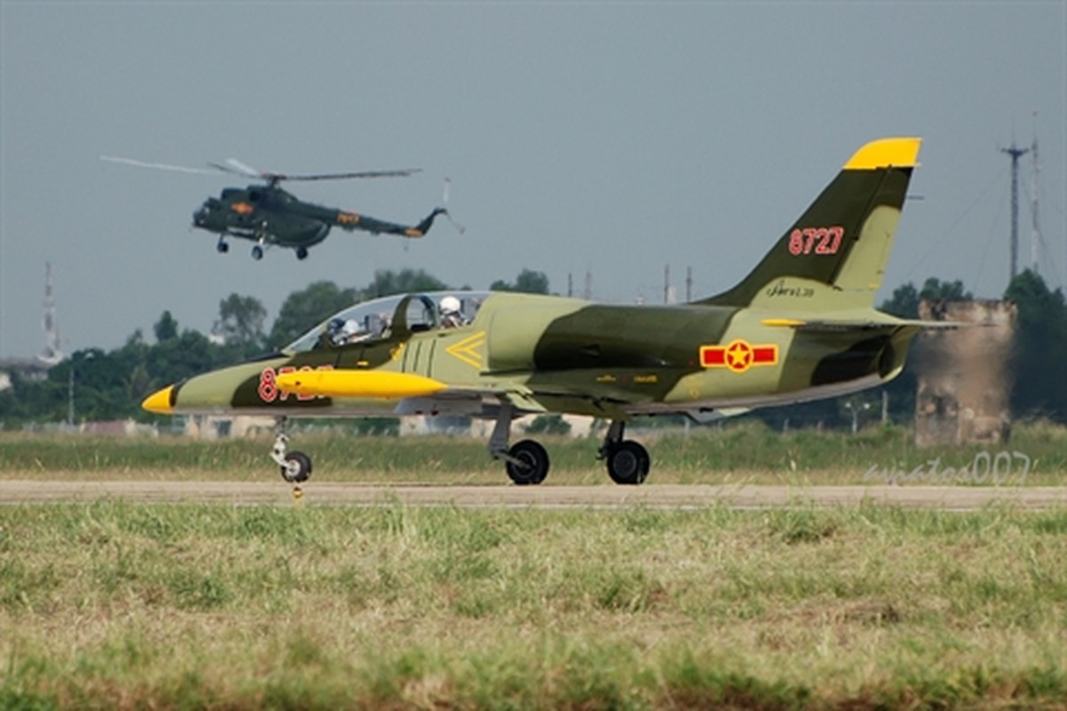 May bay Yak-130 mang co Viet Nam xuat hien tren truyen hinh Nga-Hinh-2