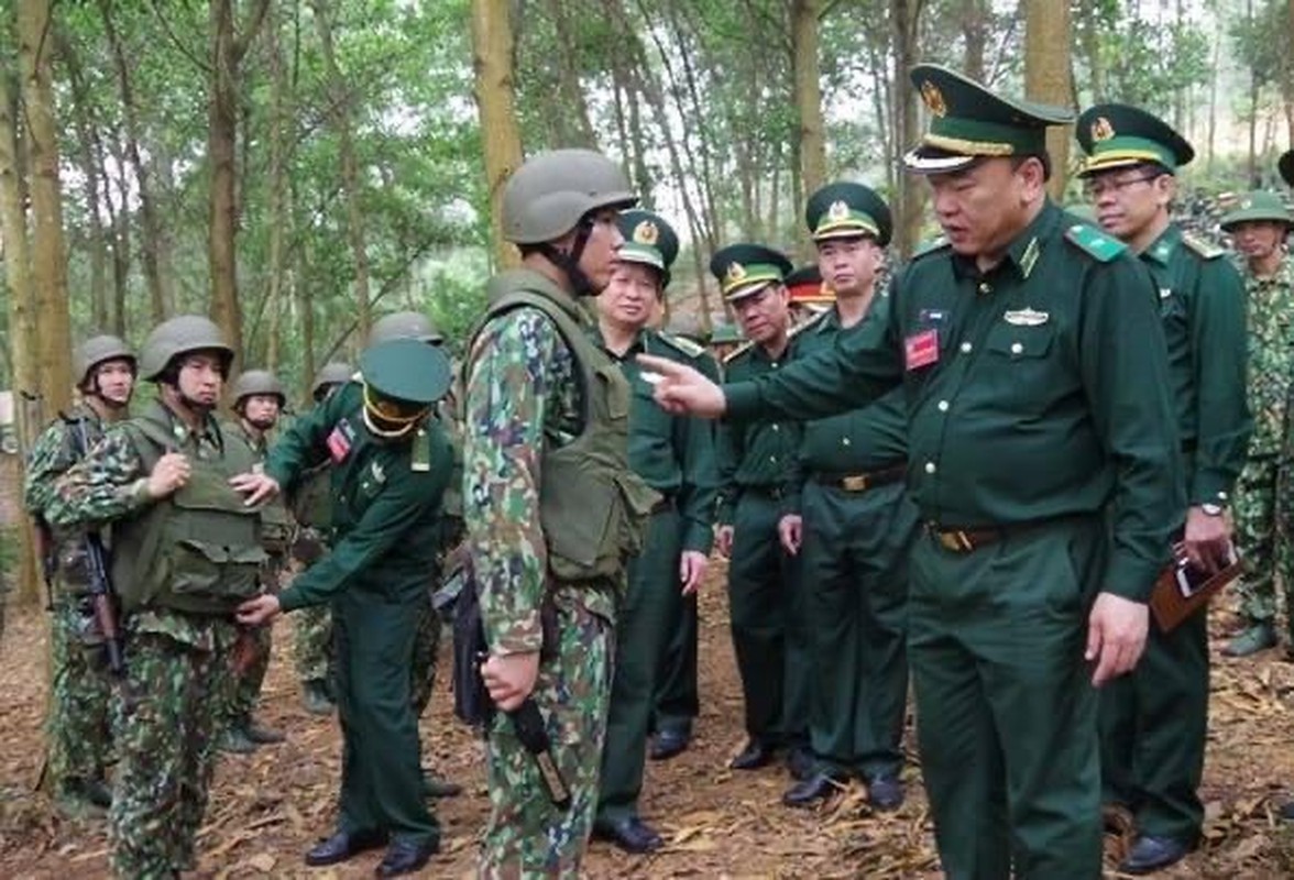 Dac nhiem Bien phong Viet Nam trang bi giap, mu chong dan hien dai-Hinh-2