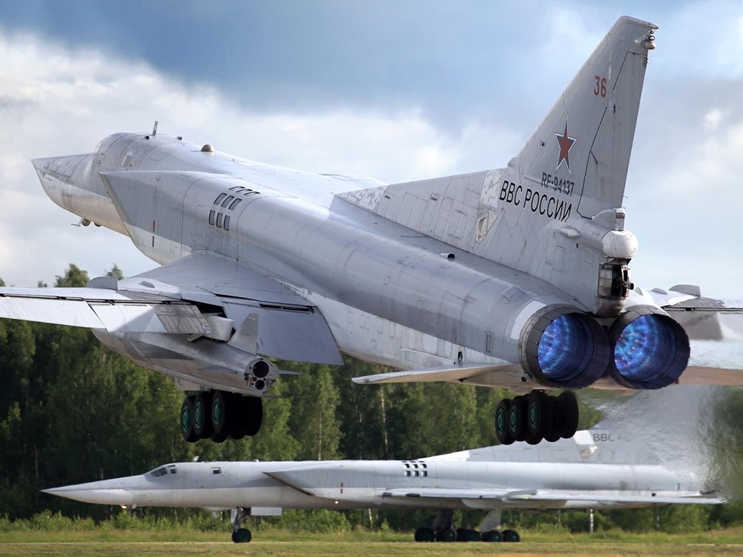 Ghe phong co van de, ba phi cong Tu-22M3 cua Nga tu nan
