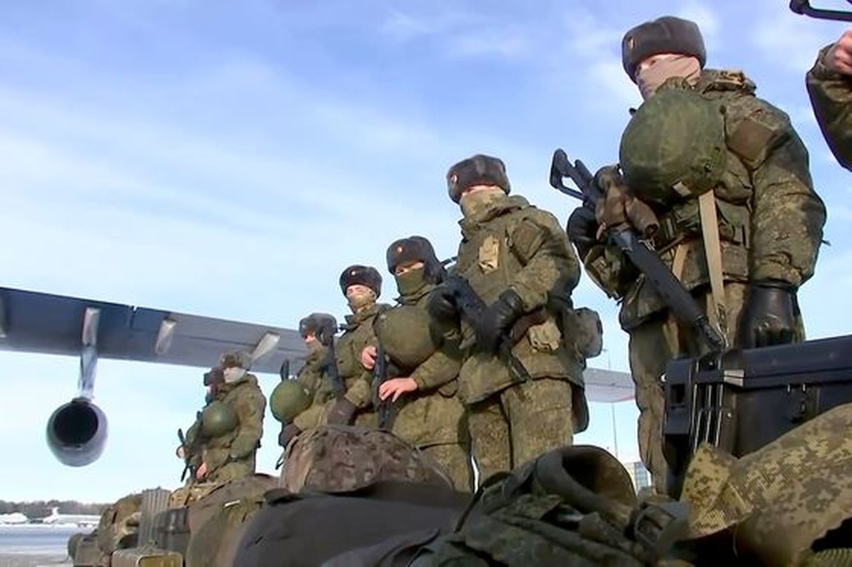 Quân Ukraine đánh bật lính dù Nga, chiếm lại sân bay trọng điểm