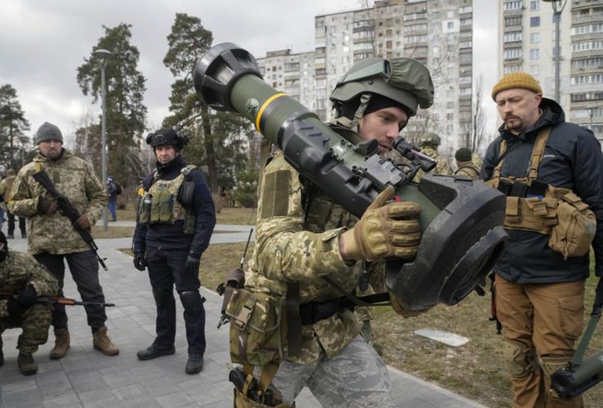 Tiểu đoàn Azov quá lỳ lợm, buộc Nga phải sử dụng hỏa lực mạnh