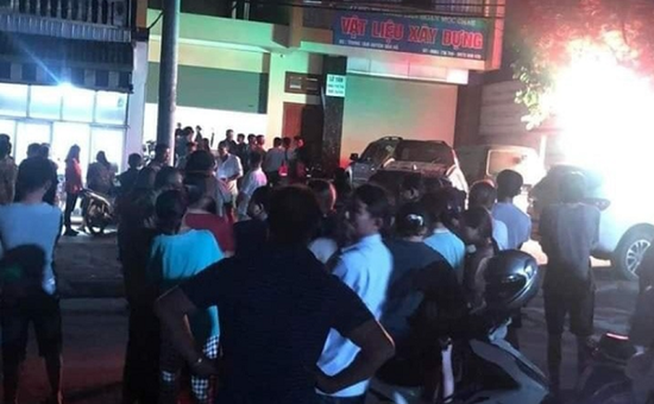 Tin nóng 12/7: Không chịu gọi anh, cô gái bị đánh trong quán ăn đêm - Hình 7 Tin nong 12/7: Khong chiu goi anh, co gai bi danh trong quan an dem-Hinh-7