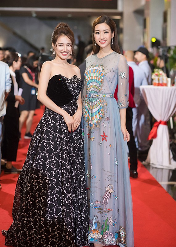 Bao Thanh duoc chong ho tong den nhan giai VTV Awards 2017-Hinh-7