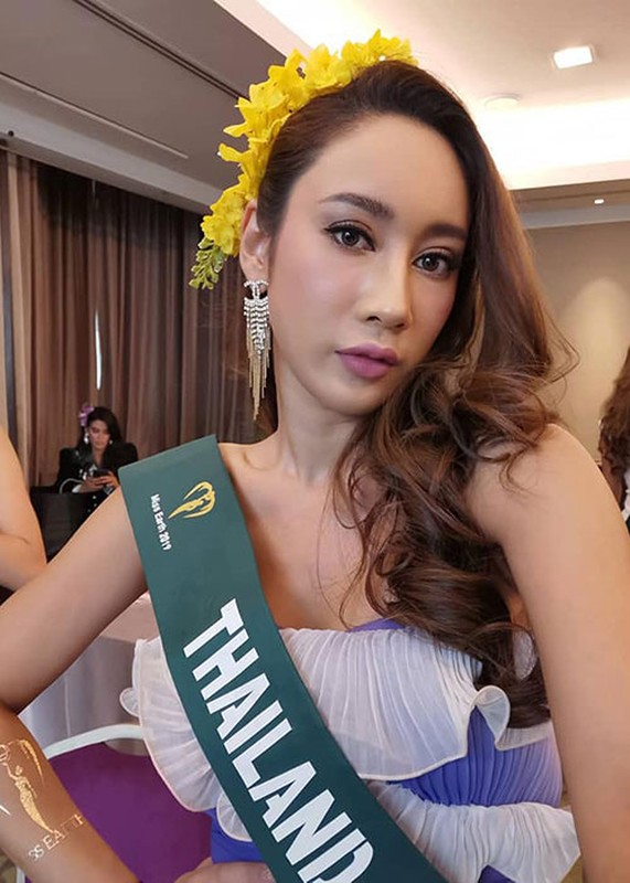 Nhan sac thi sinh Miss Earth 2019 bi rach vong 3 vi bom qua da-Hinh-6