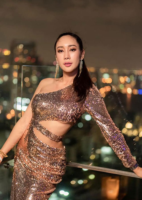 Nhan sac thi sinh Miss Earth 2019 bi rach vong 3 vi bom qua da-Hinh-8