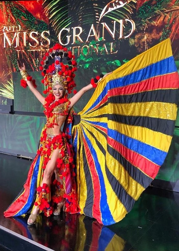 Loat trang phuc dan toc an tuong nhat Miss Grand International 2019-Hinh-3