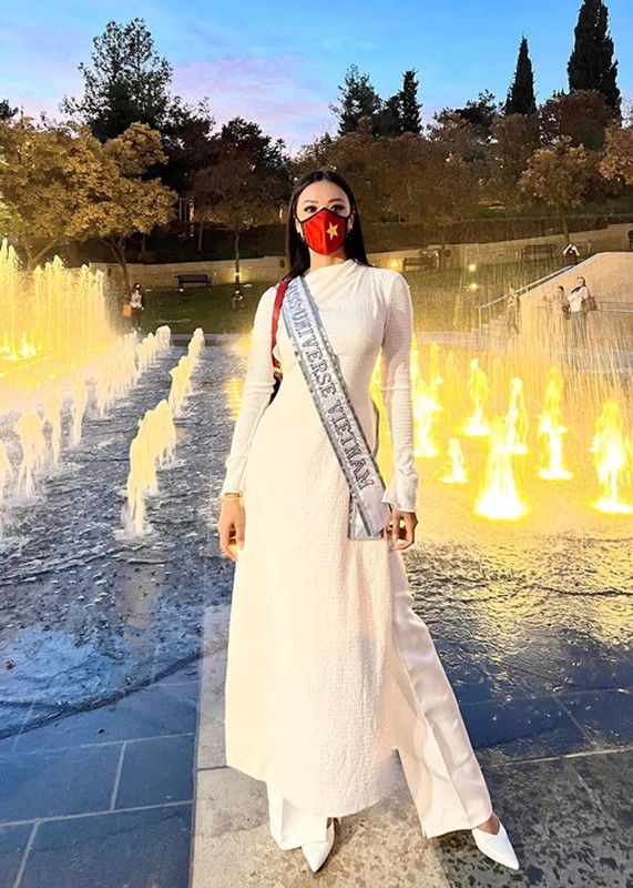 Mac ao dai, Kim Duyen gay chu y tai Miss Universe 2021-Hinh-5