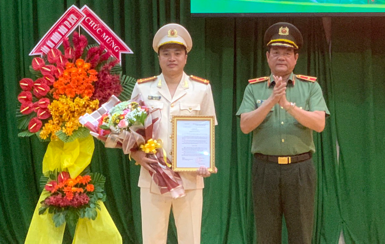 Nhìn lại các chuyên án của đại tá Mai Hoàng - Anh hùng chống ma tuý Nhin lai cac chuyen an cua dai ta Mai Hoang - Anh hung chong ma tuy