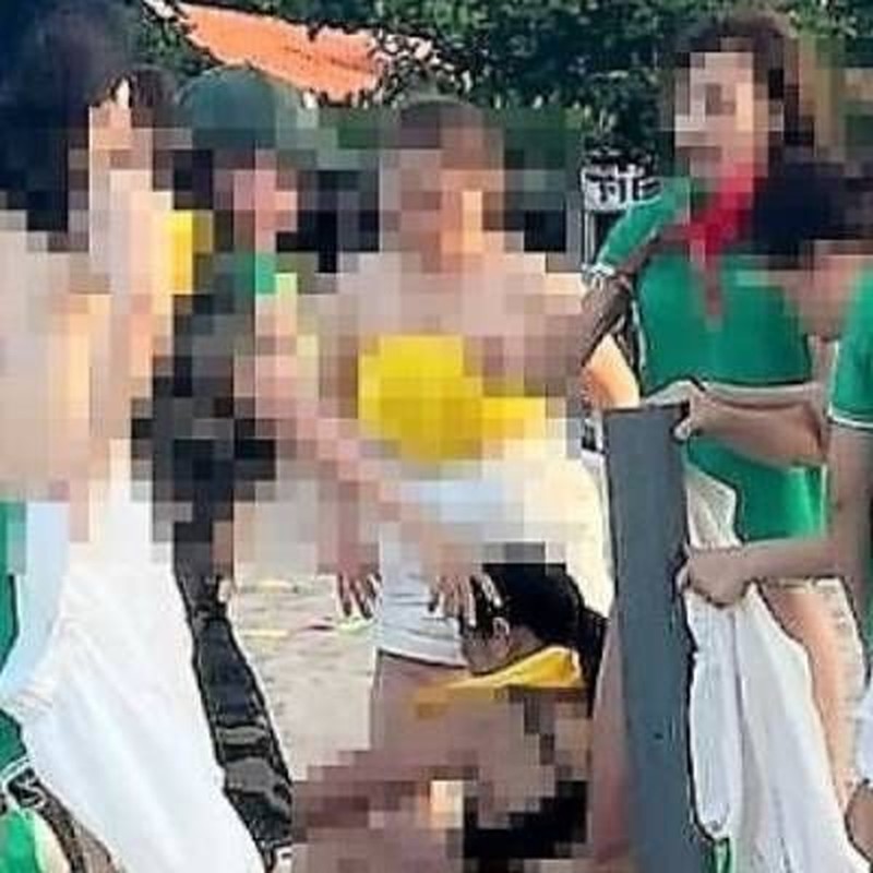Vụ du khách cởi áo ngực ở biển Cửa Lò: Phạt người quản trò 400 nghìn - Hình 5 Vu du khach coi ao nguc o bien Cua Lo: Phat nguoi quan tro 400 nghin-Hinh-5