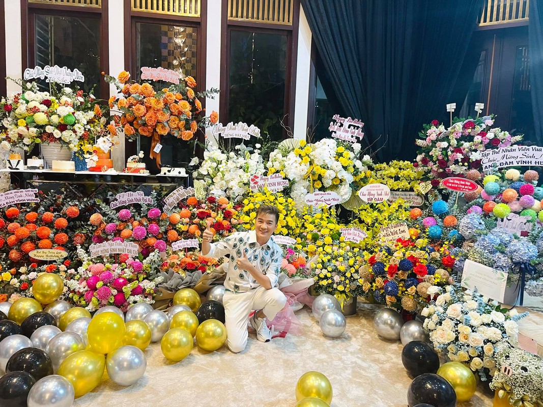 Dam Vinh Hung khoe biet thu ngap hoa, qua trong ngay sinh nhat-Hinh-3