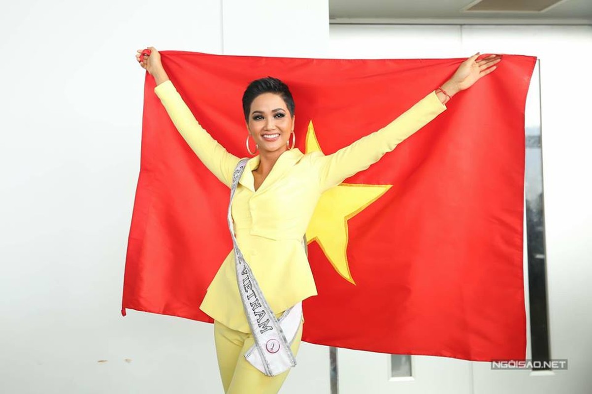 Nhung trang phuc gay an tuong cua Hoa hau H’Hen Nie tai Miss Universe 2018