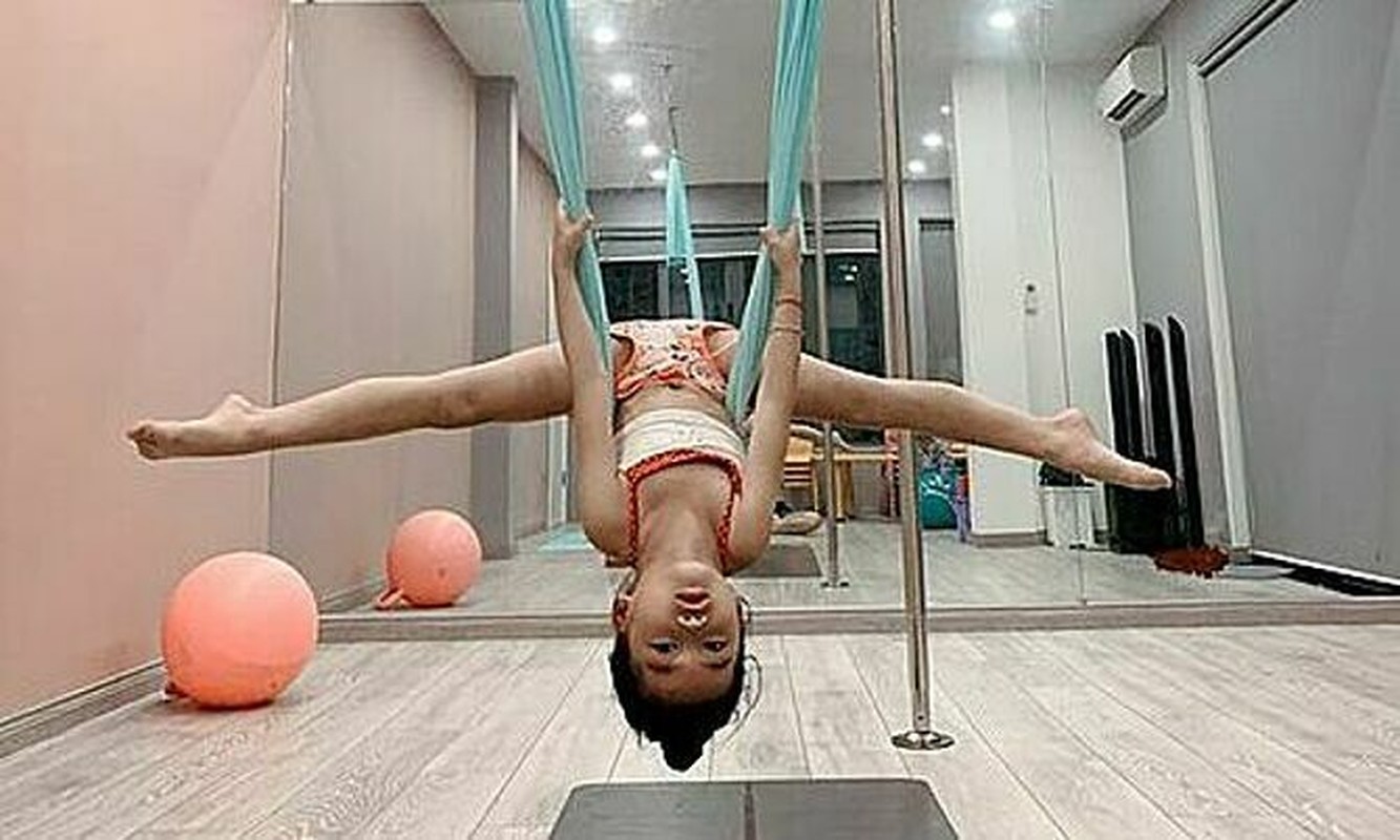 Ngắm các nhóc tì nhà sao Việt tập yoga, uốn dẻo điêu luyện cùng mẹ - Hình 10 Ngam cac nhoc ti nha sao Viet tap yoga, uon deo dieu luyen cung me-Hinh-10