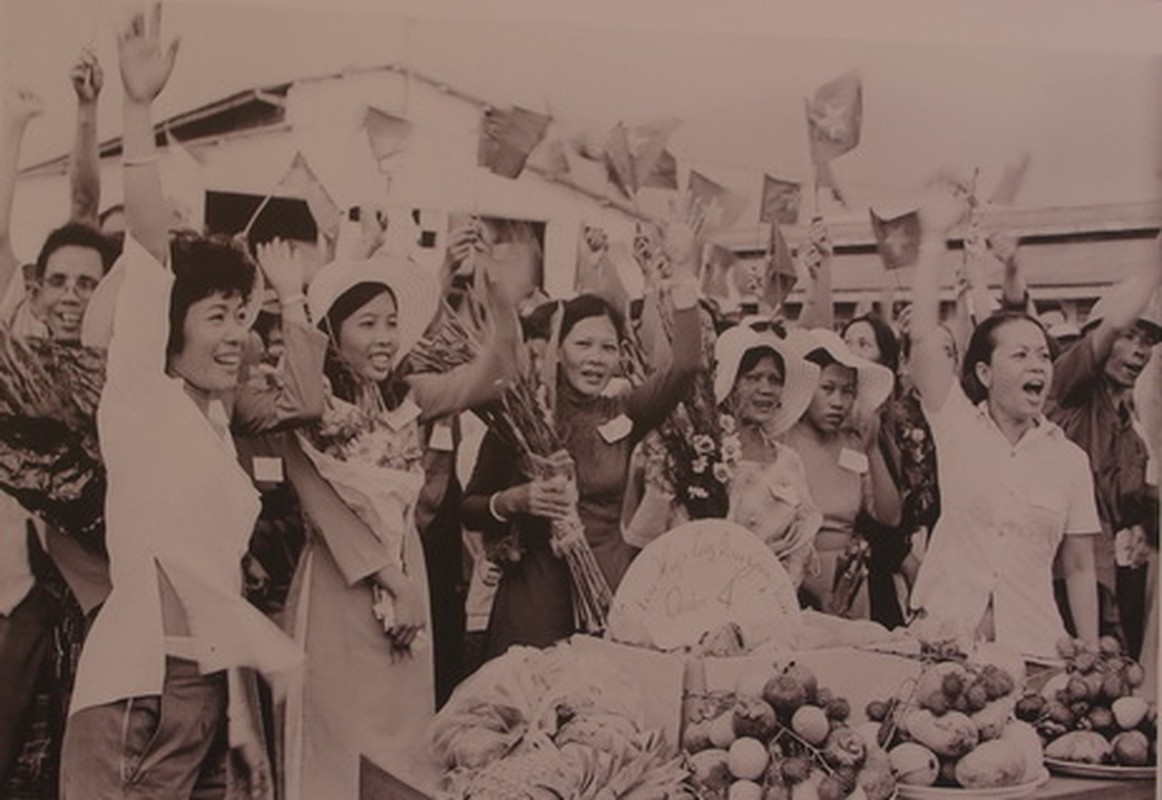 Anh de doi phu nu Viet Nam trong chien thang 30/4/1975-Hinh-2