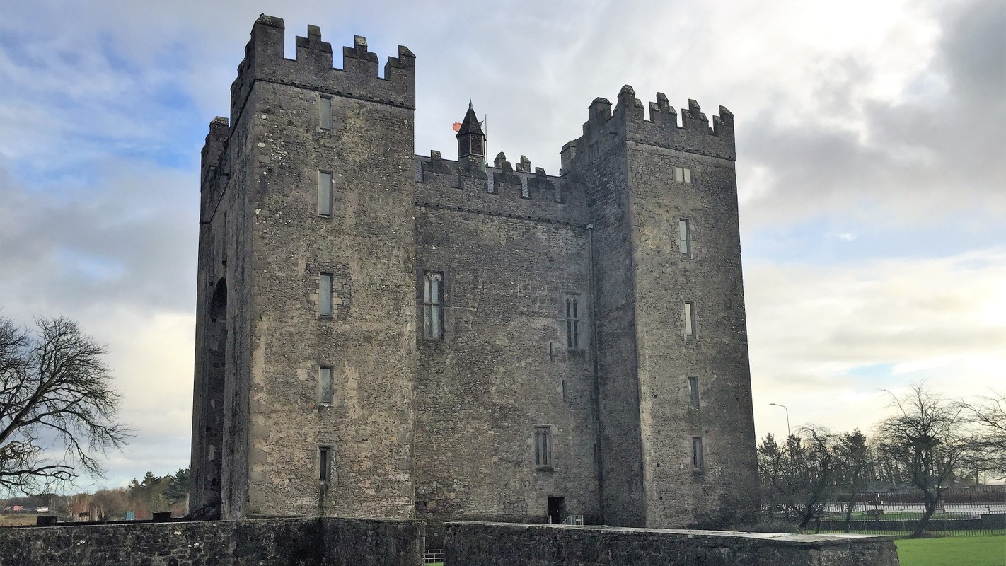 Lâu đài Bunratty là một trong những điểm đến hấp dẫn của du lịch Ireland