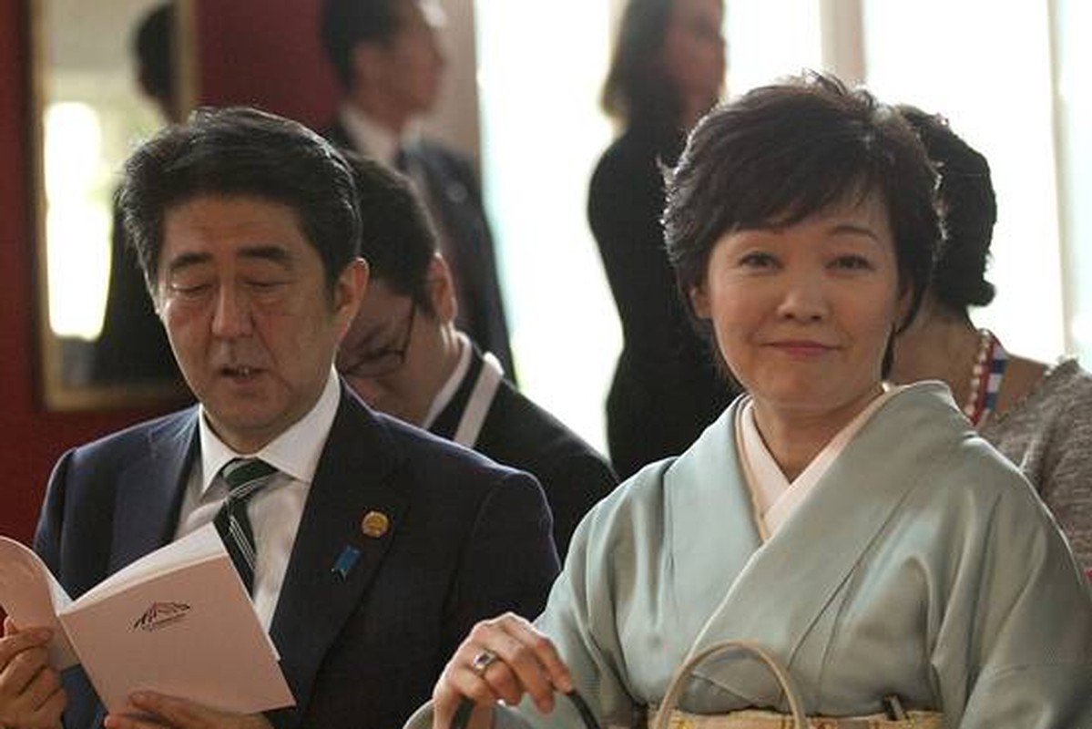 Chuyện tình đáng ngưỡng mộ của cựu Thủ tướng Abe Shinzo - Hình 6 Chuyen tinh dang nguong mo cua cuu Thu tuong Abe Shinzo-Hinh-6