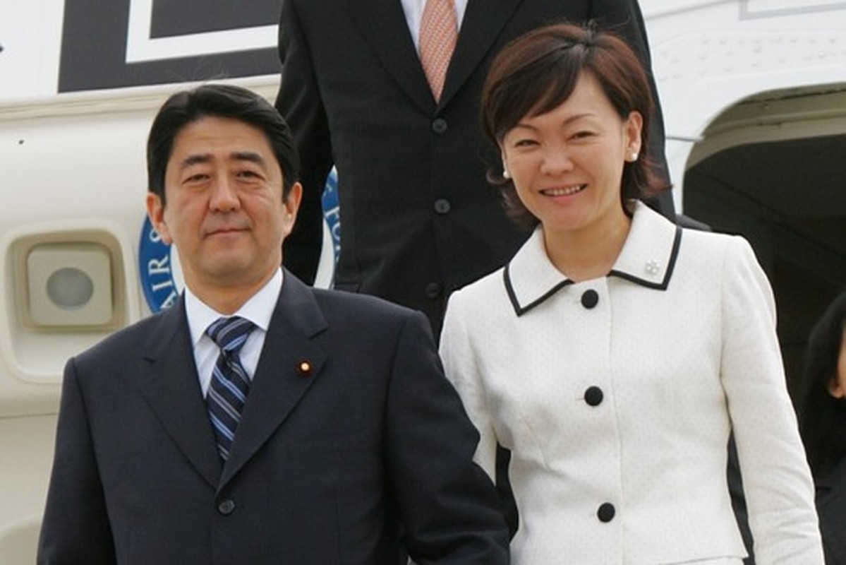 Chuyện tình đáng ngưỡng mộ của cựu Thủ tướng Abe Shinzo - Hình 7 Chuyen tinh dang nguong mo cua cuu Thu tuong Abe Shinzo-Hinh-7
