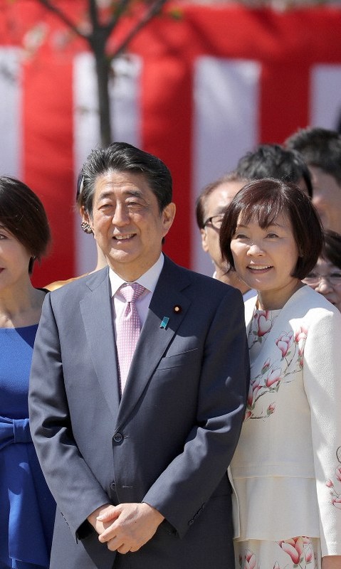 Chuyện tình đáng ngưỡng mộ của cựu Thủ tướng Abe Shinzo - Hình 9 Chuyen tinh dang nguong mo cua cuu Thu tuong Abe Shinzo-Hinh-9