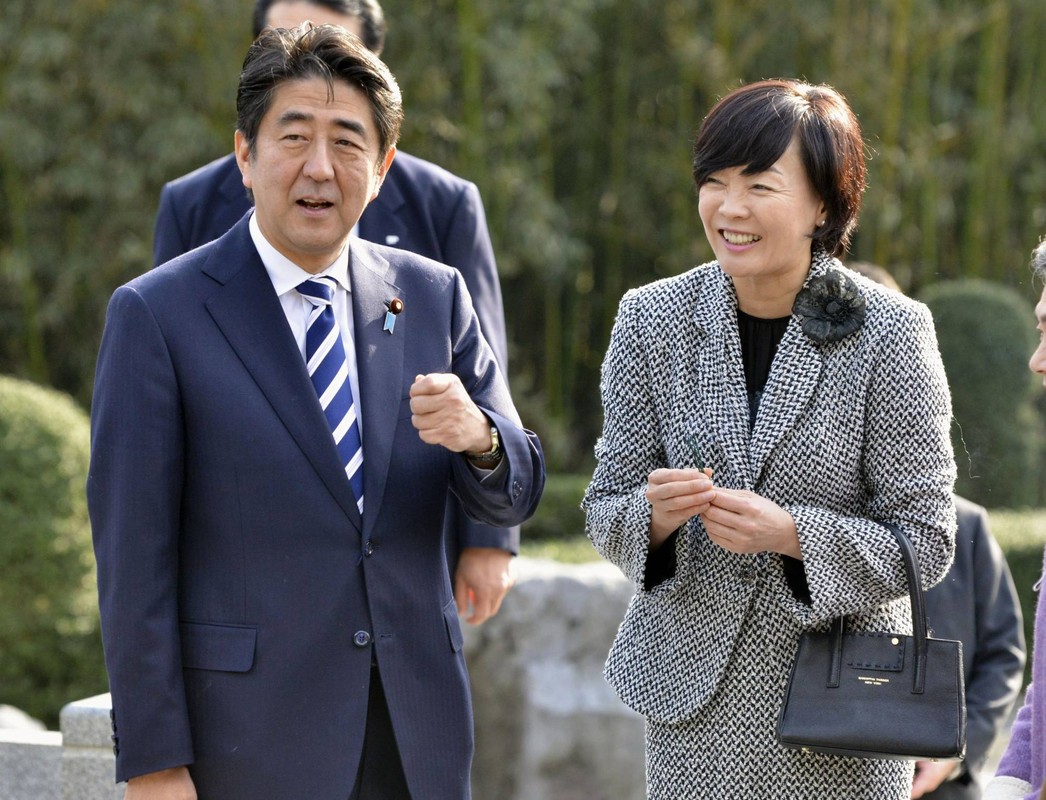 Chuyện tình đáng ngưỡng mộ của cựu Thủ tướng Abe Shinzo Chuyen tinh dang nguong mo cua cuu Thu tuong Abe Shinzo