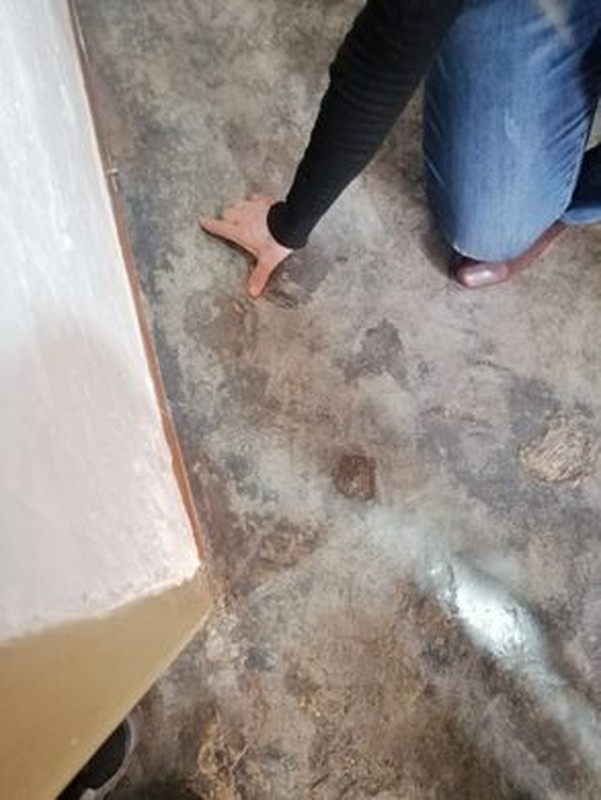 Kỳ bí những gương mặt ma quái liên tục xuất hiện trên nền nhà - Hình 5 Ky bi nhung guong mat ma quai lien tuc xuat hien tren nen nha-Hinh-5