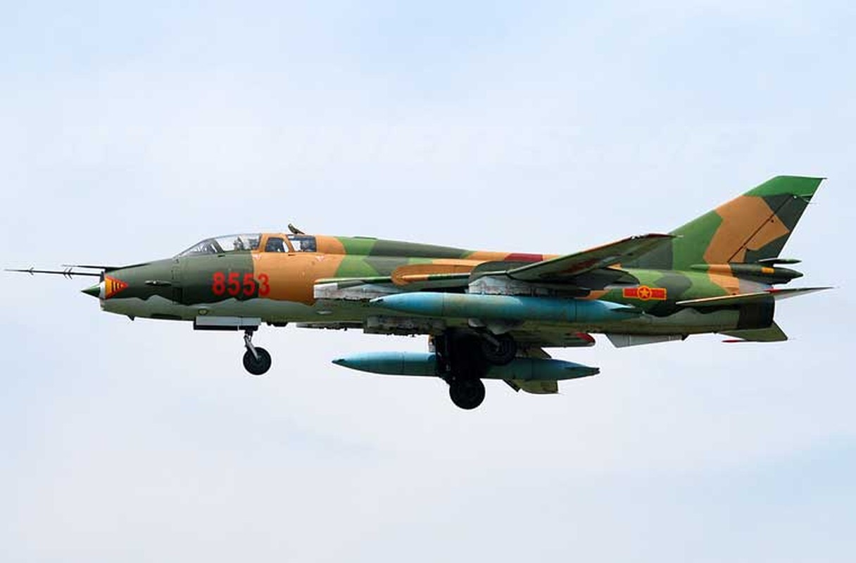 Kham kho vu khi tren may bay Su-22 Viet Nam-Hinh-12