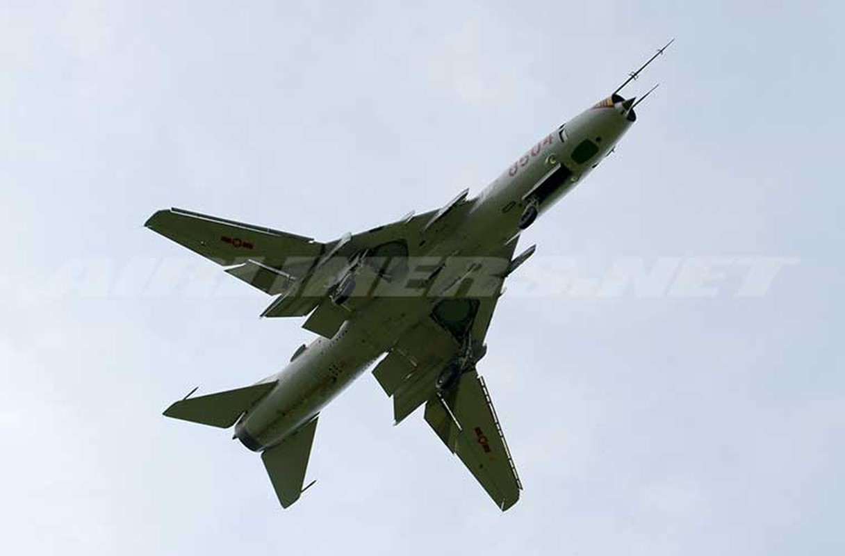 Kham kho vu khi tren may bay Su-22 Viet Nam-Hinh-2