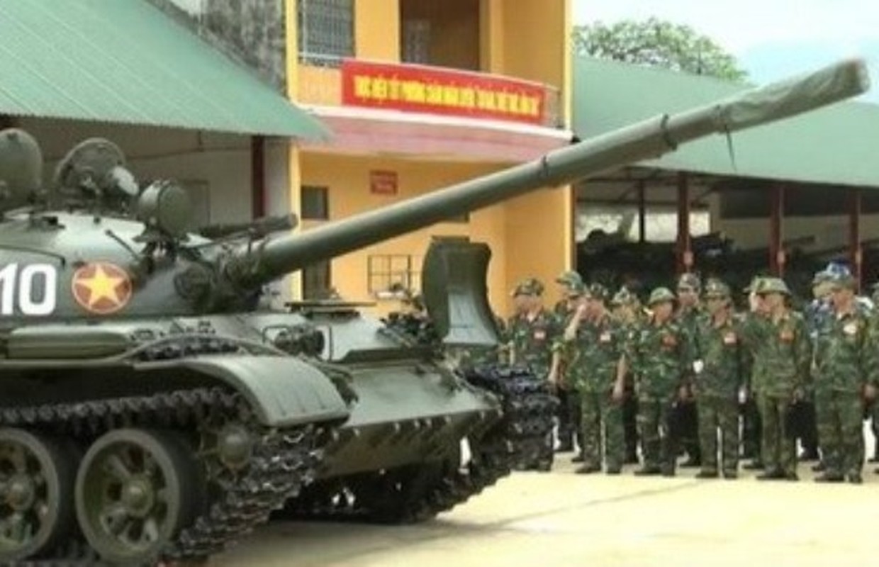 Dieu chua biet ve khau phao tren xe tang T-62 Viet Nam