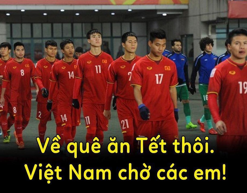 Cuoi dau ruot voi bo anh che cau thu Viet Nam ve nha an Tet-Hinh-4