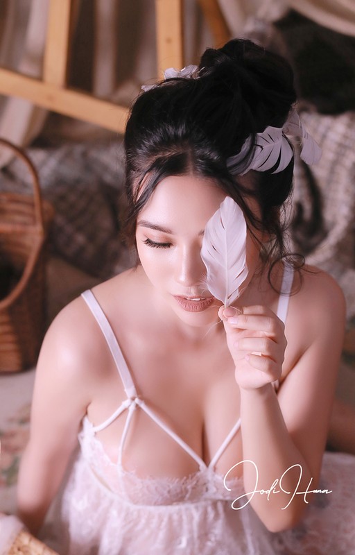 My nu “song thu” voi thieu gia Ha Noi, bi ga 100 trieu dong sexy co nao?-Hinh-2