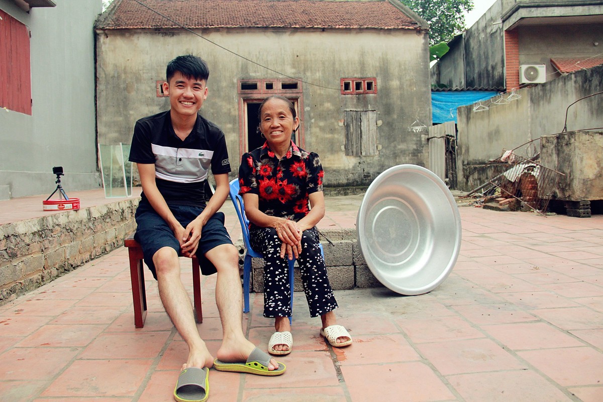 Con trai ba Tan Vlog mo tiec ho boi lap tuc nhan loi che-Hinh-12