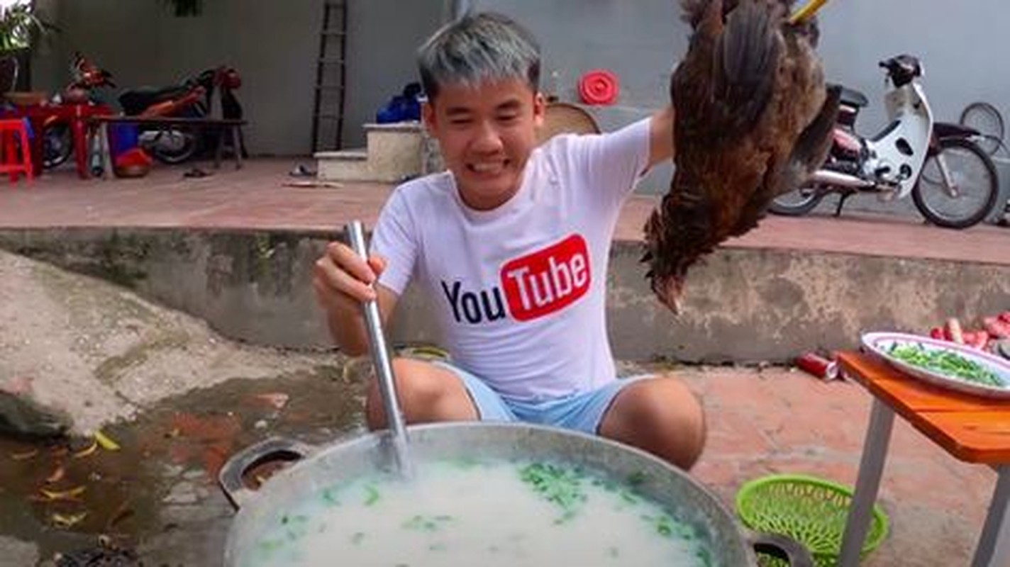 Con trai ba Tan Vlog mo tiec ho boi lap tuc nhan loi che-Hinh-2