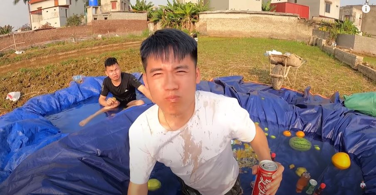 Con trai ba Tan Vlog mo tiec ho boi lap tuc nhan loi che-Hinh-5
