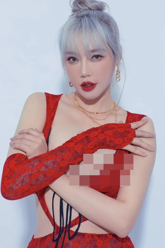 Hot girl Elly Tran lam netizen “chay mau mui“ lo so do cuc chuan-Hinh-3