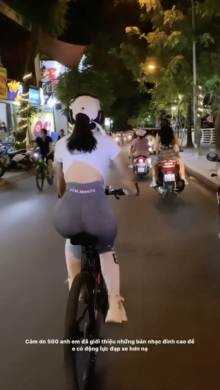Dap xe kieu nay, hot girl Le Bong nhan du chi trich tu netizen-Hinh-2