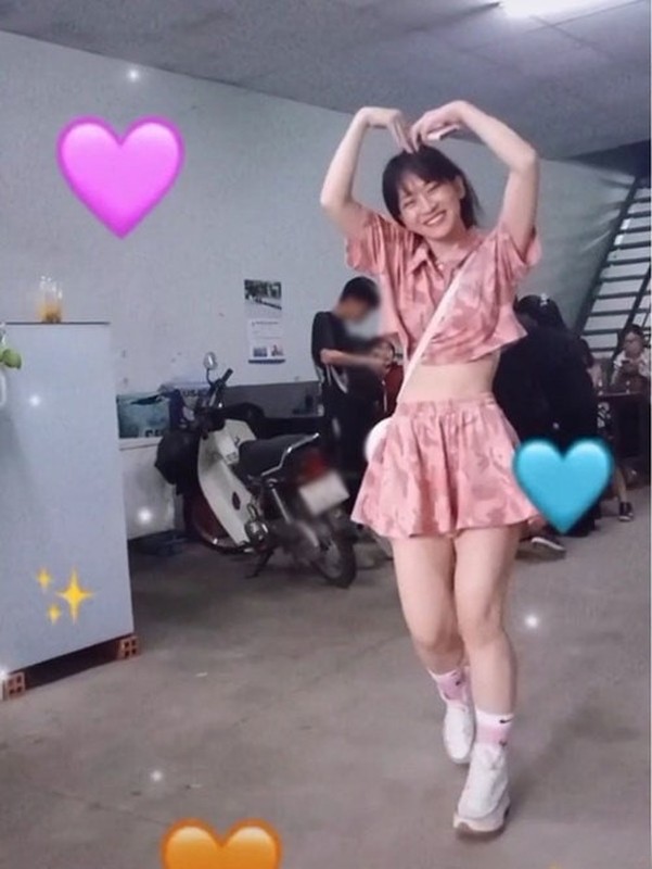 Nhung lan bi netizen soi ngoai hinh cuc gat cua hot girl Le Bong-Hinh-6