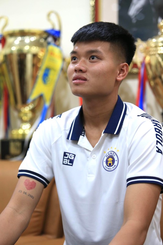 Tien dao U23 Viet Nam xam dieu dac biet cua ban gai len nguoi